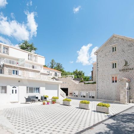 Seafront Apartment Котор Екстериор снимка